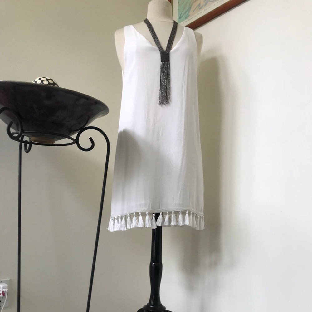 Lulu’s white dress L